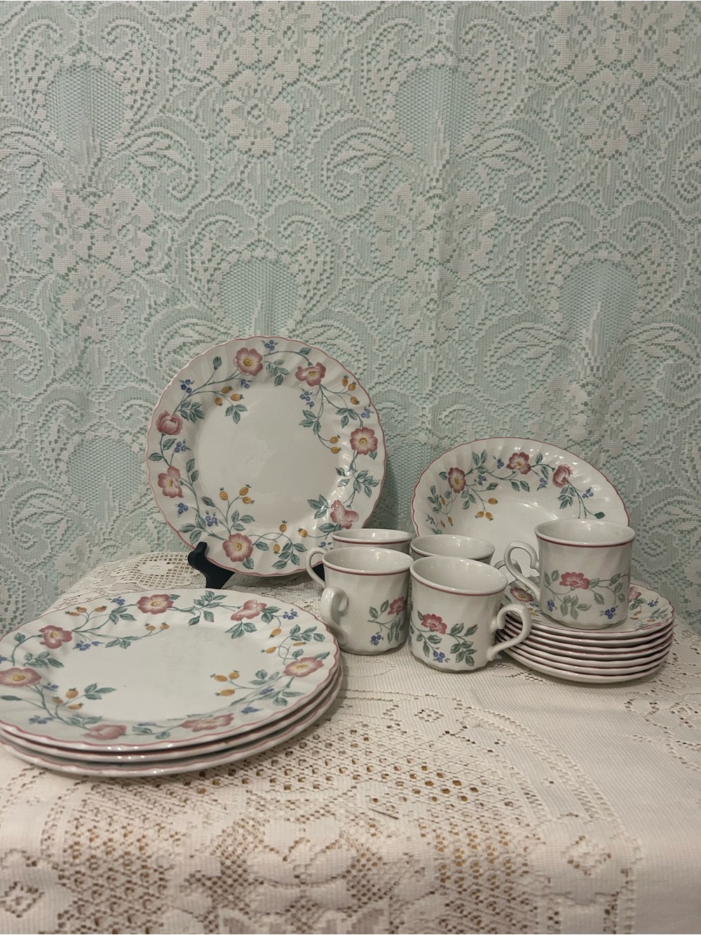 Churchill - Briar Rose pattern